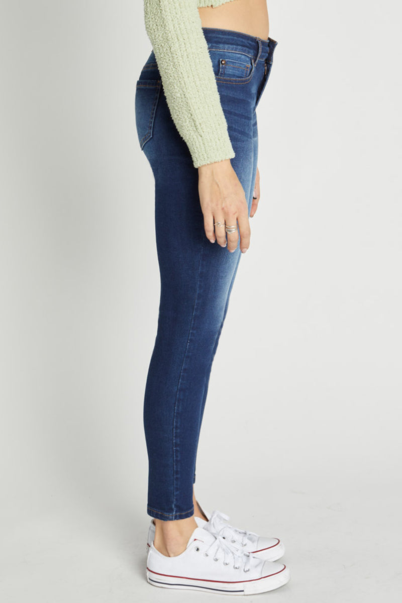 Jeans ajustados al tobillo de tiro medio