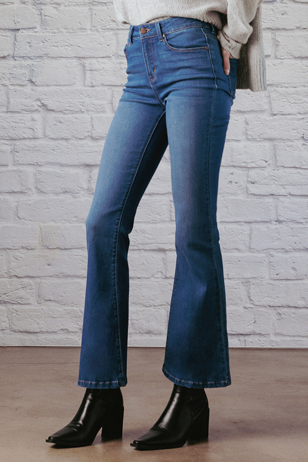 [MAR PRE-ORDER] High Rise Flare Jeans
