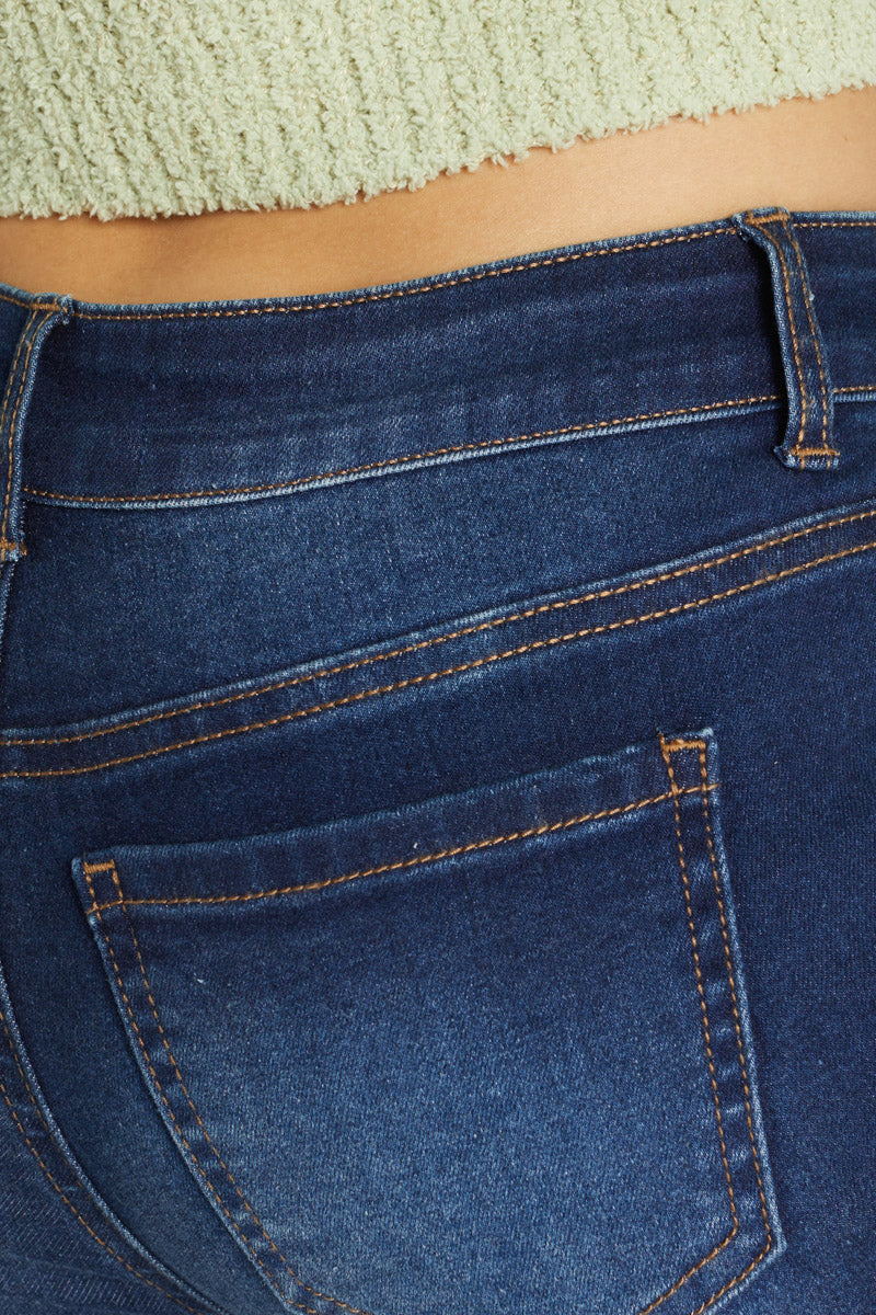 Jeans ajustados al tobillo de tiro medio