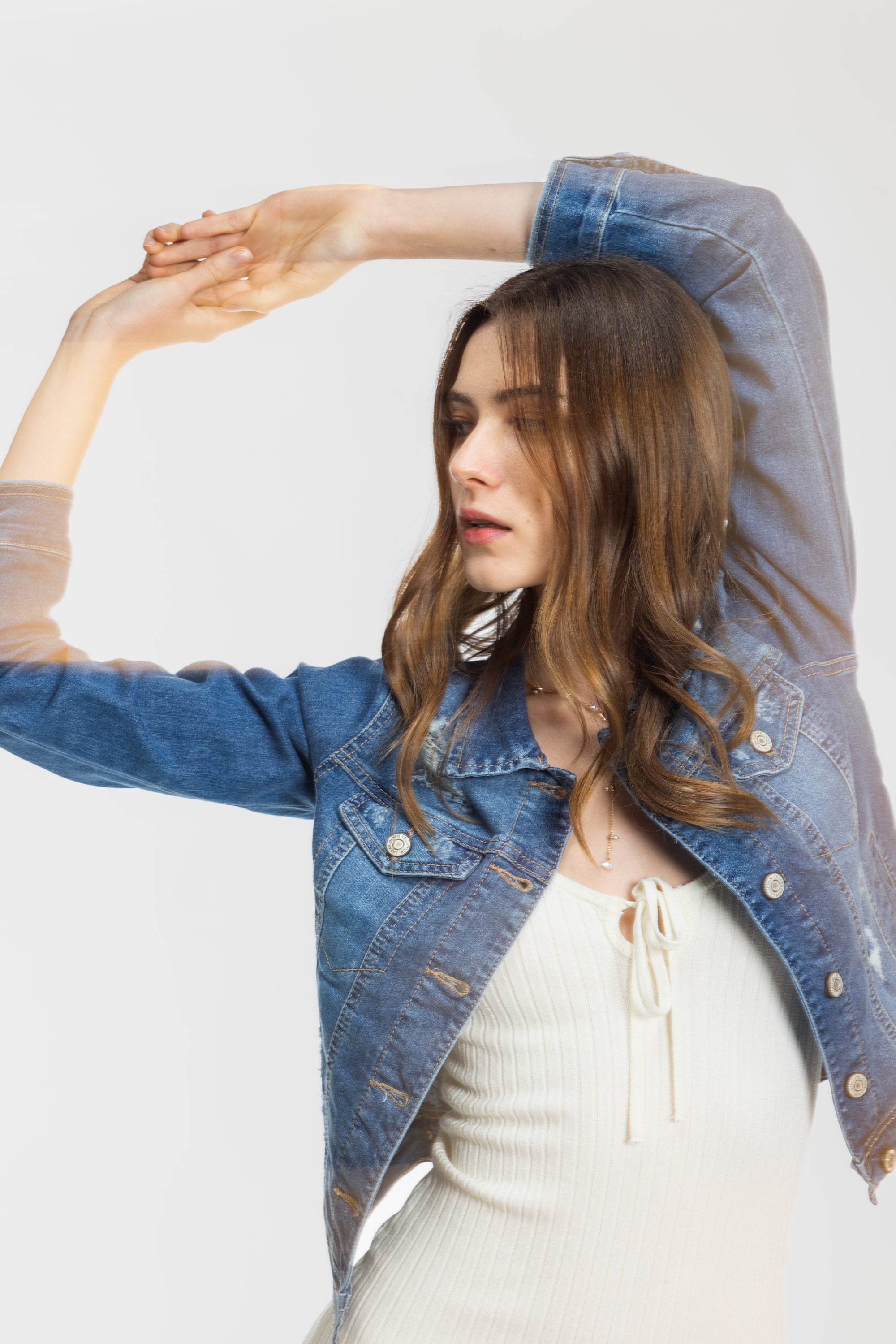 Chaqueta vaquera clásica desgastada