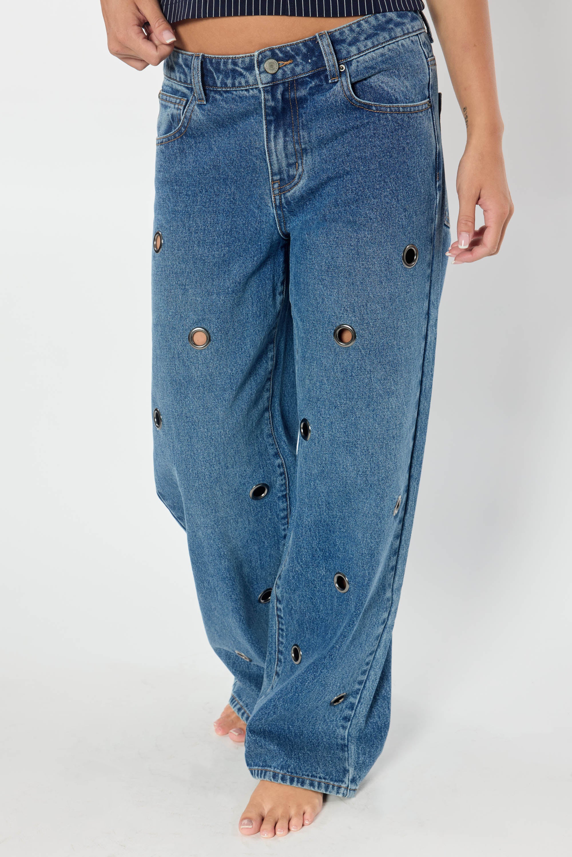 Low Waist Wide Leg with Big Eyelet Detail