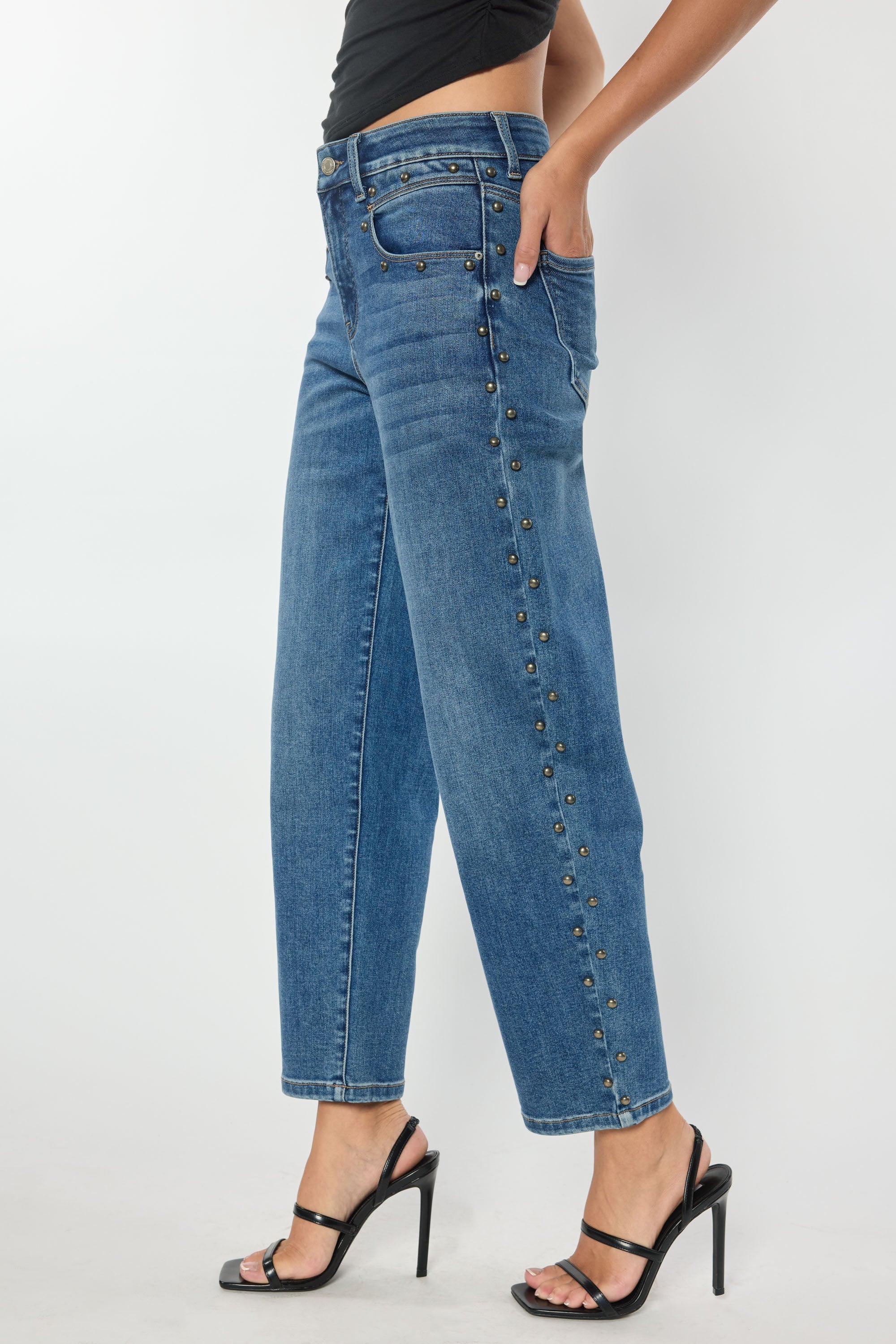 Side Name Head Detailed Relaxed Straight