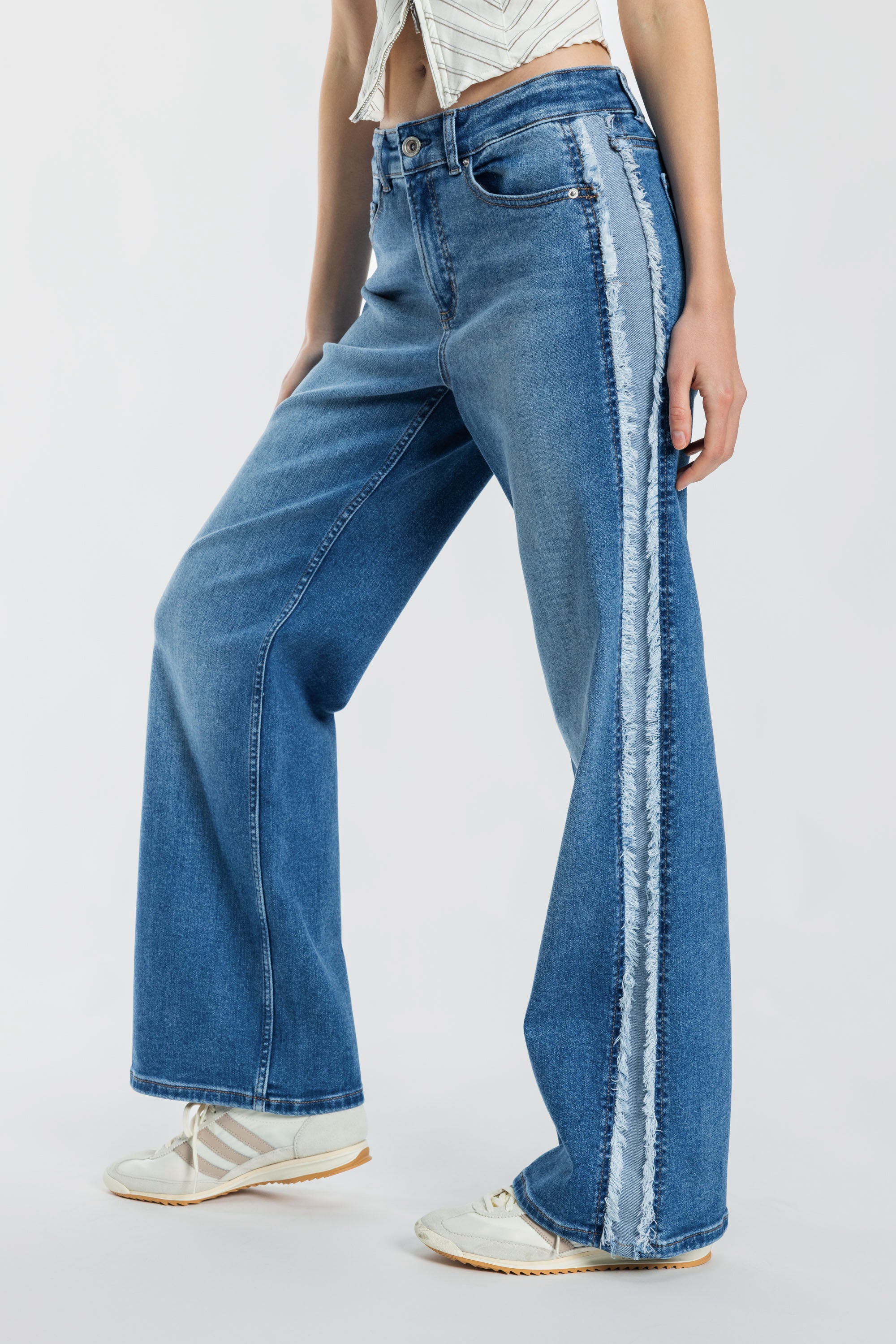 Mid Waist Relaxed Wide with Side Contrast Detail