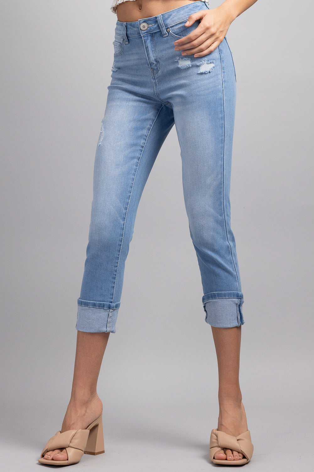 Jeans ajustados cortos de tiro alto con puños anchos